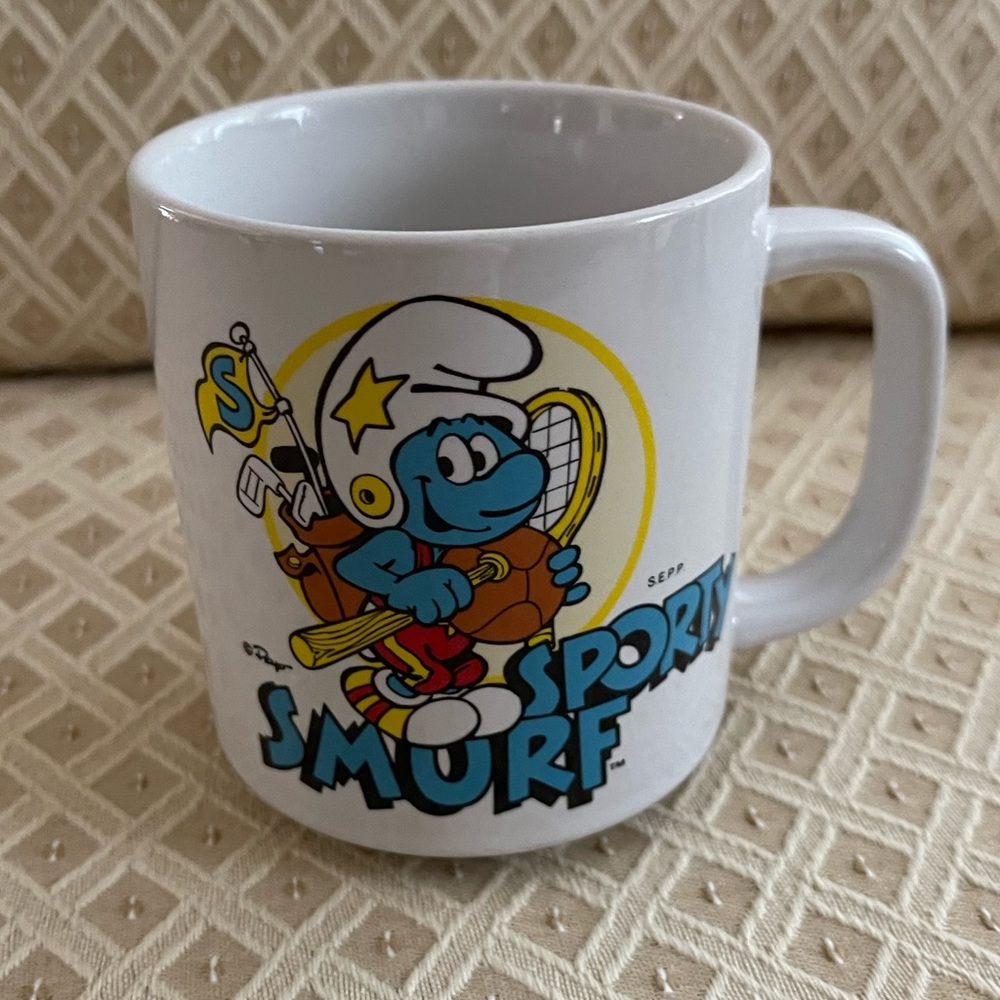 ❤️ 1981 Wallace Berrie Sporty Smurf Mug